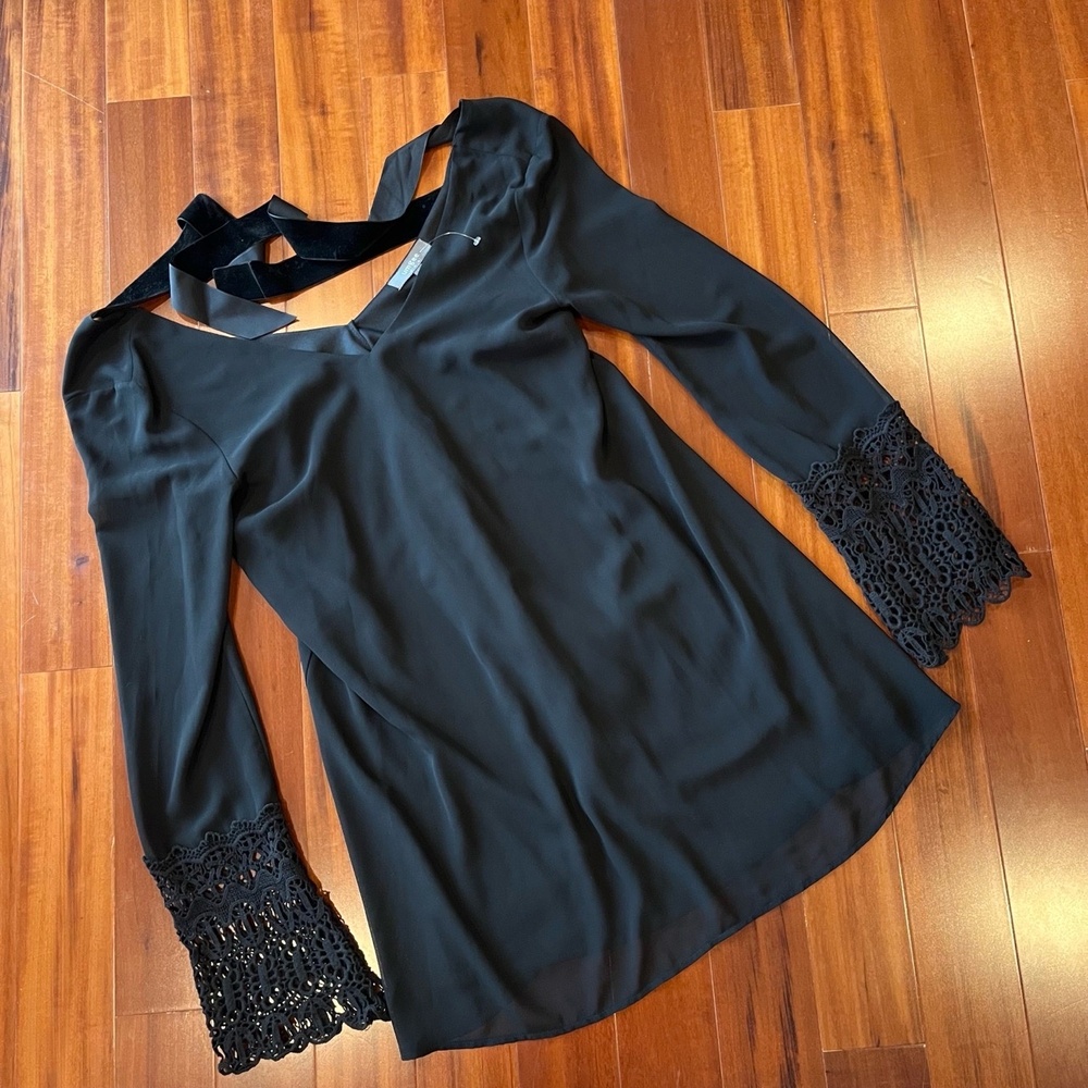 Umgee Black Dress Tunic Top Long Sleeves‎ Lace Cuffs Velvet Ties Long Sleeve M